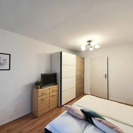 Zwykłe Mieszkanko Przy Berka Joselewicza *